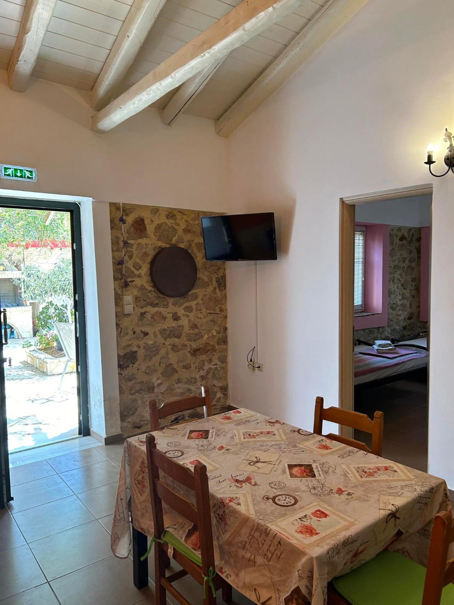Paralia Irion Sofia Apartments מראה חיצוני תמונה